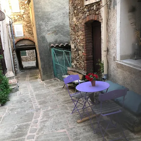 Logement neuf centre du village aux pieds du château Grimaud Extérieur photo